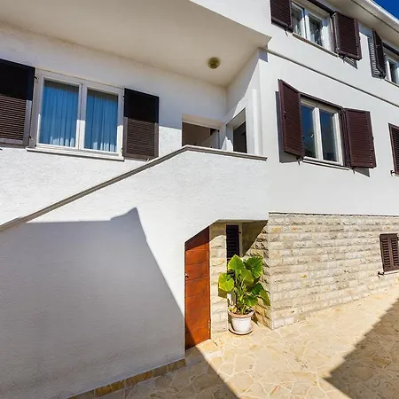 Apartment Nada *