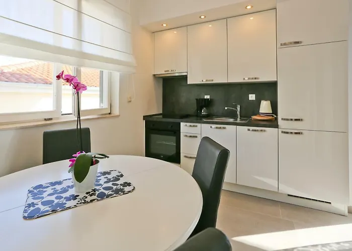 Nada アパート ザダル